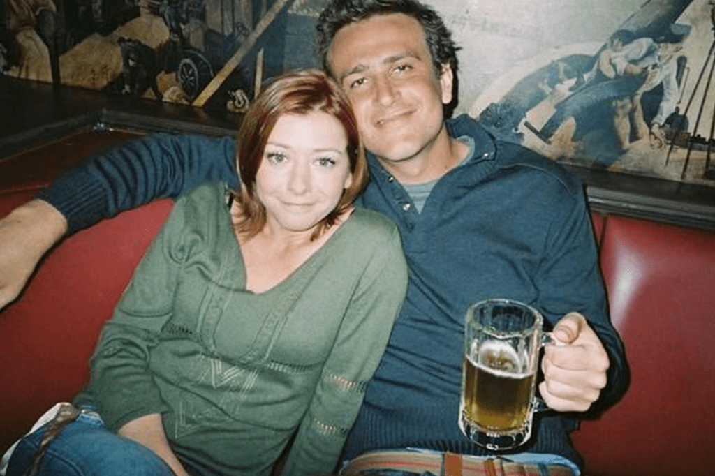 Novelas, séries e comédias românticas atrapalham relacionamentos