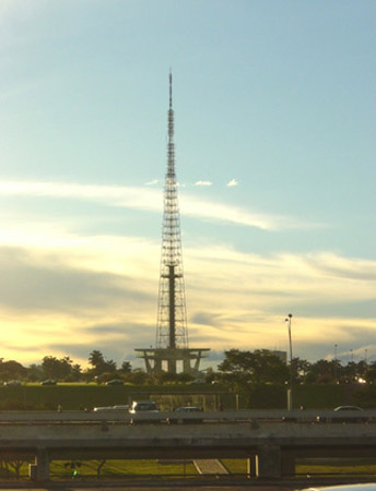 A Torre de TV de Brasília é a mais alta do País, com 224 metros. Ela foi inaugurada em 1967. A Torre de TV de Brasília é a mais alta do País, com 224 metros. Ela foi inaugurada em 1967.