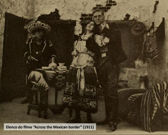 LOS BANDITOS: Desde o cinema mudo os latinos, principalmente mexicanos, apareciam como bandidos caricatos no cinema de Hollywood. Termos como <i>greaser</i> (algo como engraxate, em tradução livre) eram usados para se referir ao típico bandito preguiçoso, tapado e malandro. Filmes como <i>The Thread of Destiny</i> (1908), <i>Tony, the greaser</i> (1911) e <i>The greasers revenge</i> (1914) são exemplos disso. LOS BANDITOS: Desde o cinema mudo os latinos, principalmente mexicanos, apareciam como bandidos caricatos no cinema de Hollywood. Termos como <i>greaser</i> (algo como engraxate, em tradução livre) eram usados para se referir ao típico bandito preguiçoso, tapado e malandro. Filmes como <i>The Thread of Destiny</i> (1908), <i>Tony, the greaser</i> (1911) e <i>The greasers revenge</i> (1914) são exemplos disso.