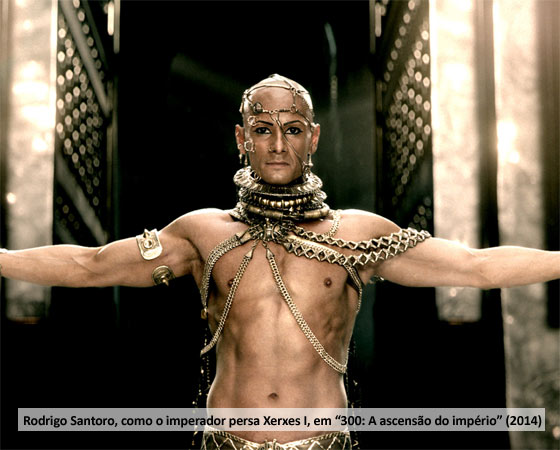 ROMPENDO FRONTEIRAS: Latino-americanos quebram as barreiras da nacionalidade para interpretar papeis e ganham mais espaço. Rodrigo Santoro faz vários personagens que não se caracterizam por serem latinos, o mais evidente é o vilão Xerxes, praticamente o personagem mais importante da continuação <i>300: Ascensão do império</i> (2014). Por outro lado, alguns filmes foram criticados por manterem estereótipos antigos do latino no papel de vilão, caso de <i>Elysium</i> (2013), que tem Wagner Moura e Alice Braga no elenco. ROMPENDO FRONTEIRAS: Latino-americanos quebram as barreiras da nacionalidade para interpretar papeis e ganham mais espaço. Rodrigo Santoro faz vários personagens que não se caracterizam por serem latinos, o mais evidente é o vilão Xerxes, praticamente o personagem mais importante da continuação <i>300: Ascensão do império</i> (2014). Por outro lado, alguns filmes foram criticados por manterem estereótipos antigos do latino no papel de vilão, caso de <i>Elysium</i> (2013), que tem Wagner Moura e Alice Braga no elenco.