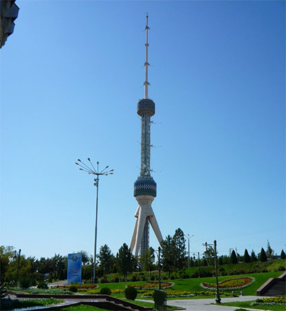 12. Tahskent Tower. Inaugurada em 1991 em Tashkent, no Uzbequistão. Sua altura é de 375 metros. 12. Tahskent Tower. Inaugurada em 1991 em Tashkent, no Uzbequistão. Sua altura é de 375 metros.
