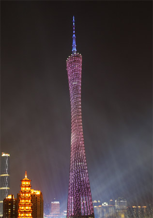 2. Canton Tower. Inaugurada em 2010 em Guangzou (Cantão), na China. Tem 600 metros. Por dois anos, liderou o ranking das maiores torres. 2. Canton Tower. Inaugurada em 2010 em Guangzou (Cantão), na China. Tem 600 metros. Por dois anos, liderou o ranking das maiores torres.