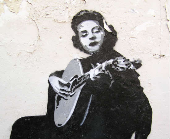 Fado: o canto típico e choroso de Portugal também está em risco, pois seus intérpretes rareiam cada vez mais e recebem pouco suporte do governo. O fado apareceu no início do século XIX em Lisboa, como forma de expressão das camadas mais pobres da sociedade, e é facilmente reconhecível pelo vocal choroso, a guitarra portuguesa e referências de música árabe.