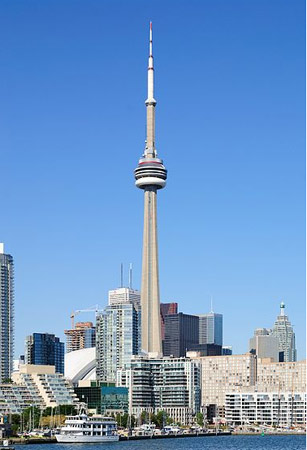 3. CN Tower. Inaugurada em 1976 em Toronto, no Canadá. Com 553 metros, foi considerada a torre mais alta do mundo por 34 anos, até ser superada pela Canton Tower em 2010. 3. CN Tower. Inaugurada em 1976 em Toronto, no Canadá. Com 553 metros, foi considerada a torre mais alta do mundo por 34 anos, até ser superada pela Canton Tower em 2010.