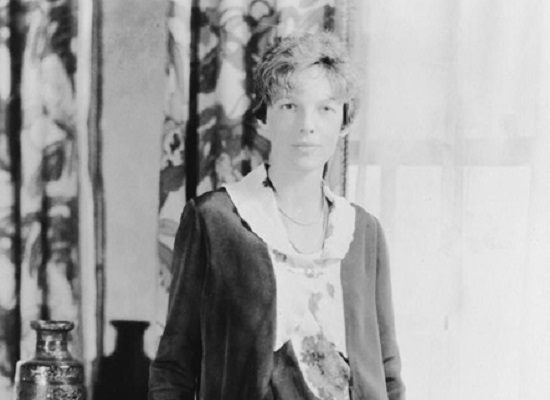 O nome mais conhecido desta lista é Amelia Earhart, pioneira da aviação. Ela foi a primeira mulher a cruzar o Atlântico pilotando um avião, nas primeiras décadas do século 20. Amelia quebrou diversos recordes da aviação e desapareceu enquanto tentava quebrar outro: dar uma volta ao mundo. O nome mais conhecido desta lista é Amelia Earhart, pioneira da aviação. Ela foi a primeira mulher a cruzar o Atlântico pilotando um avião, nas primeiras décadas do século 20. Amelia quebrou diversos recordes da aviação e desapareceu enquanto tentava quebrar outro: dar uma volta ao mundo.