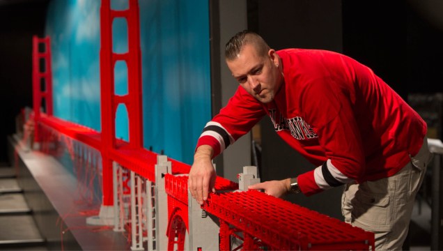 O criador e a criatura: Adam Tucker e sua Golden Gate O criador e a criatura: Adam Tucker e sua Golden Gate