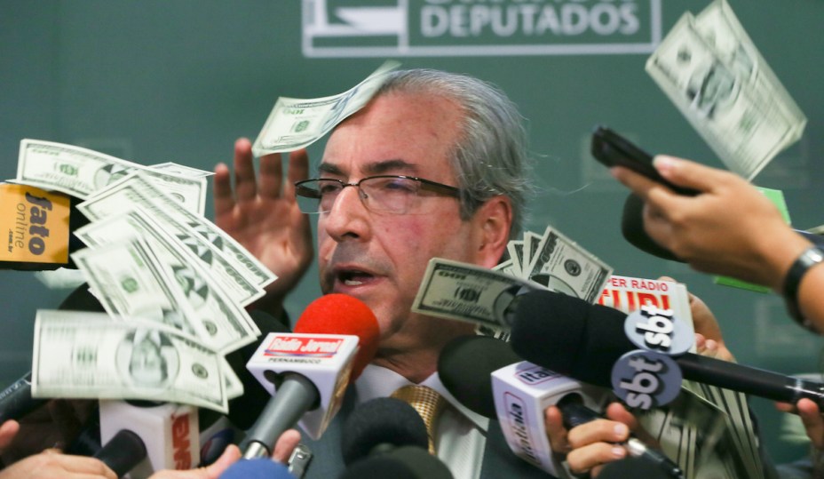 <a href="https://gutenberg.super.abril.com.br/comportamento/7-projetos-de-lei-perigosos-que-apareceram-desde-que-cunha-assumiu-a-camara" target="_blank">2015 foi o ano de Eduardo Cunha.</a> Não à toa: o político do PMDB é o atual presidente da Câmara dos Deputados, o terceiro nome na linha de sucessão à Presidência do Brasil. Mas os motivos que o tornaram famoso não são dos melhores: atualmente, ele é investigado por possíveis recebimentos de propina e por contas secretas na Suíça que acumulam pelo menos US$ 2,4 milhões, aproximadamente R$ 9,13 milhões. Em novembro, o militante Tiago Ferreira Pará, de 26 anos, jogou notas falsas de 100 dólares em Cunha, enquanto ele dava entrevista coletiva. O militante também gritou: "Trouxemos tua encomenda da Suíça, Cunha!"