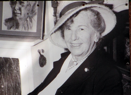 A exploradora e escritora britânica Freya Stark morreu aos 101 anos, em 1993. Durante mais de um século de vida, ela não abriu mão da aventura: viajou pelo Oriente Médio, pelo Afeganistão e desbravou as maravilhas do Irã. A exploradora e escritora britânica Freya Stark morreu aos 101 anos, em 1993. Durante mais de um século de vida, ela não abriu mão da aventura: viajou pelo Oriente Médio, pelo Afeganistão e desbravou as maravilhas do Irã.