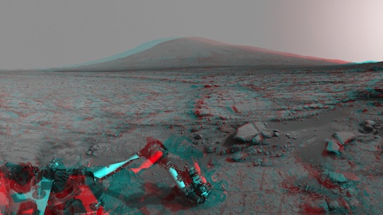 A imagem dessa cratera em Marte foi tirada do Curiosity Rover Mount Sharp. Dentro da cratera, uma montanha de 5km domina o horizonte. Em primeiro plano, o braço robótico da sonda utiliza uma ferramenta para explorar o solo do planeta vermelho. A imagem dessa cratera em Marte foi tirada do Curiosity Rover Mount Sharp. Dentro da cratera, uma montanha de 5km domina o horizonte. Em primeiro plano, o braço robótico da sonda utiliza uma ferramenta para explorar o solo do planeta vermelho.