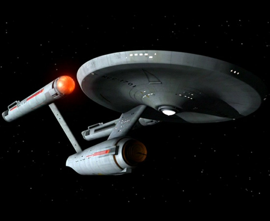 Comandada pelo capitão James T. Kirk, a nave Enterprise de Star Trek é uma das mais famosas da ficção científica. Comandada pelo capitão James T. Kirk, a nave Enterprise de Star Trek é uma das mais famosas da ficção científica.