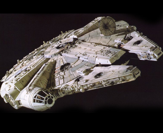 Millennium Falcon é a nave comandada por Han Solo na franquia Star Wars. Millennium Falcon é a nave comandada por Han Solo na franquia Star Wars.