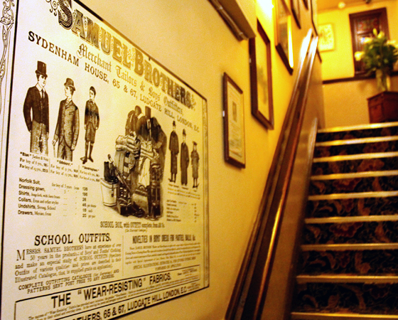 Pub Sherlock Holmes: entrada do Museu que há dentro do bar. Pub Sherlock Holmes: entrada do Museu que há dentro do bar.