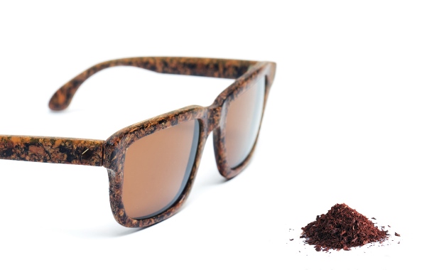 Restos de madeira se transformam em óculos pelas mãos de designers cariocas