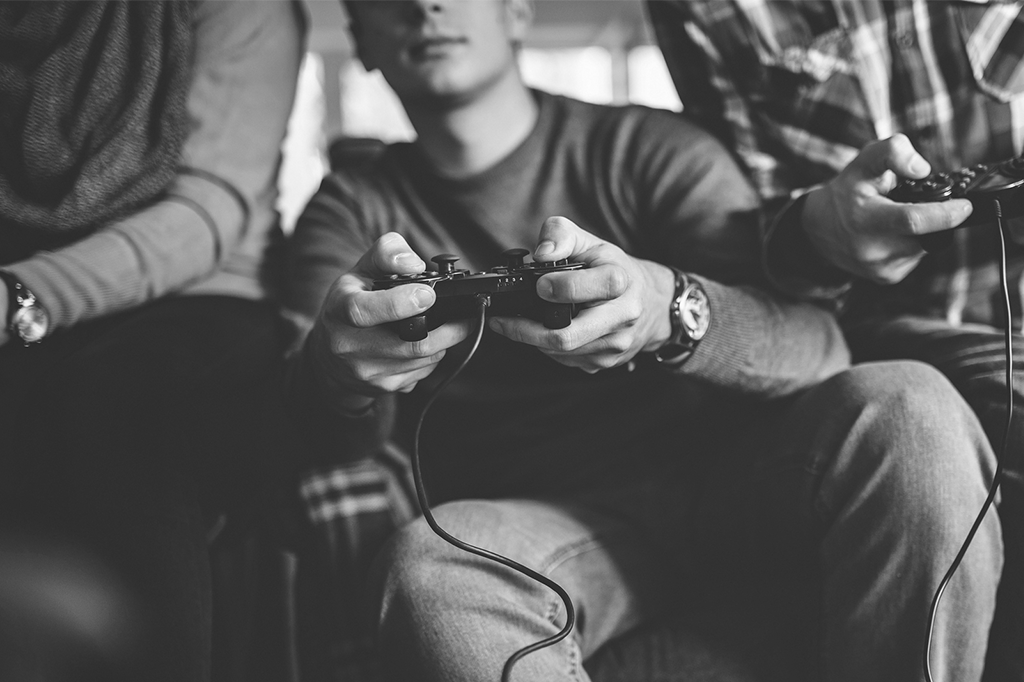 “Meu namorado passa tempo demais no videogame e agora quer jogar com meninas, mas eu não gosto”