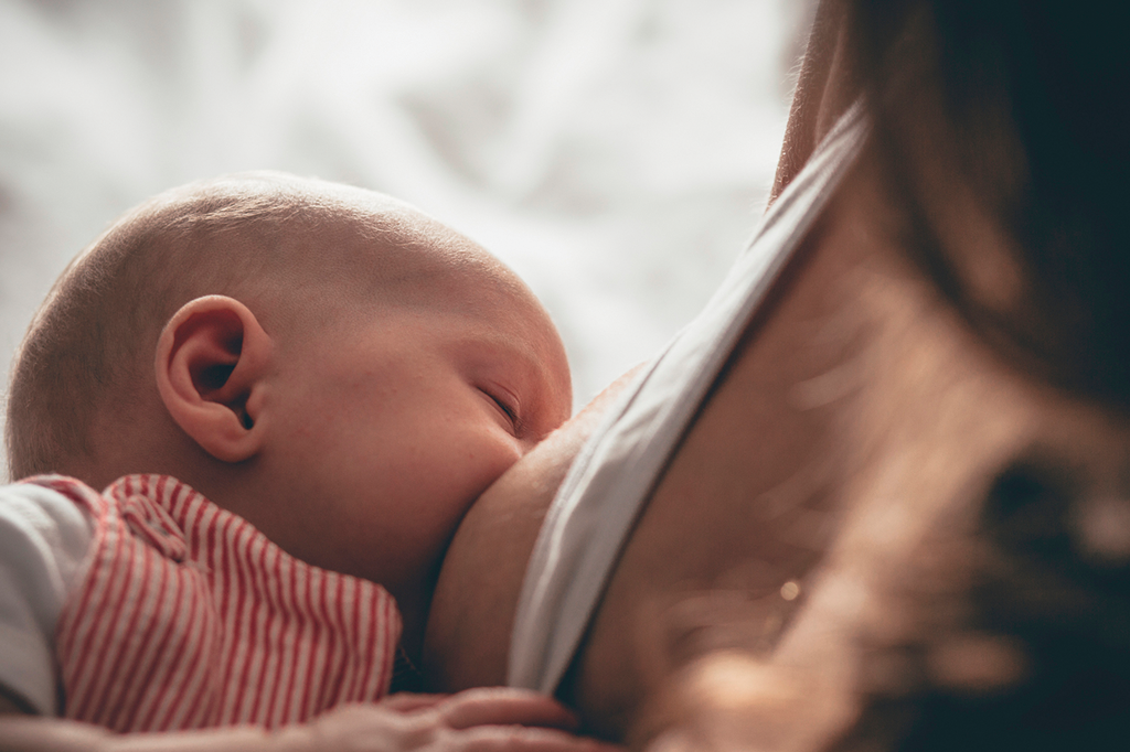 Mulheres que amamentam têm risco menor de doenças no coração