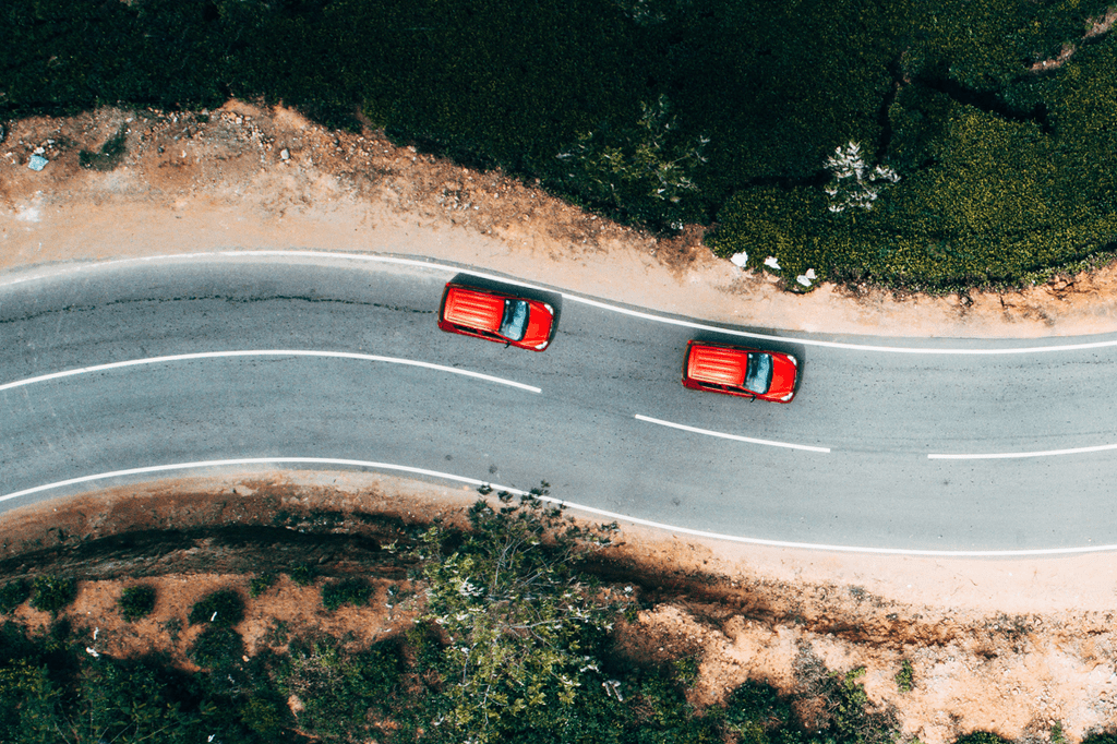 Seguir um amigo de carro faz a viagem ficar mais perigosa