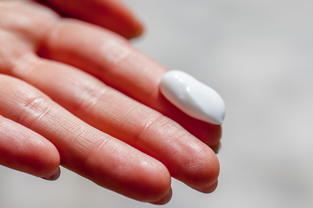 Conheça o protetor solar de DNA, que não precisa ser reaplicado