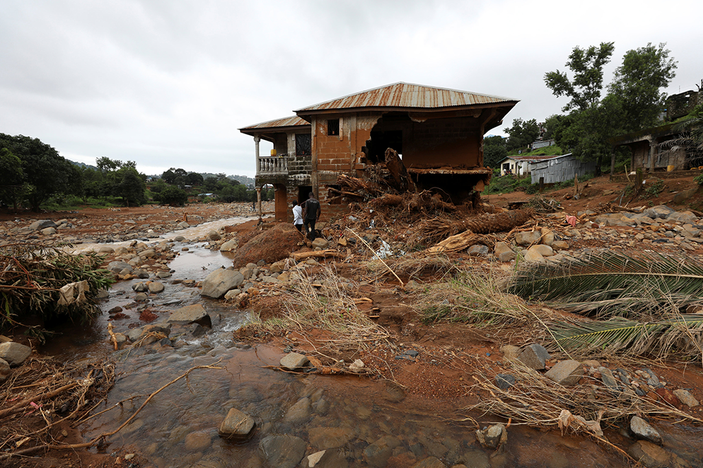 Enchentes na Ásia e África mataram quase 50 vezes mais que furacão Harvey