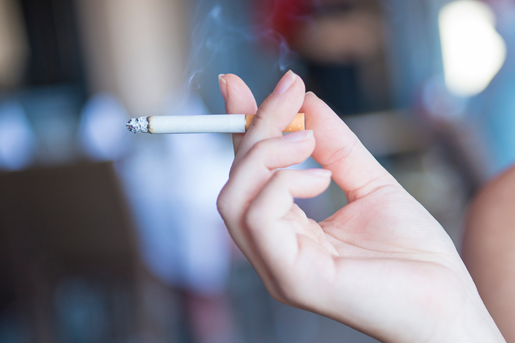 Um fumante que acorda de um coma perde o vício?