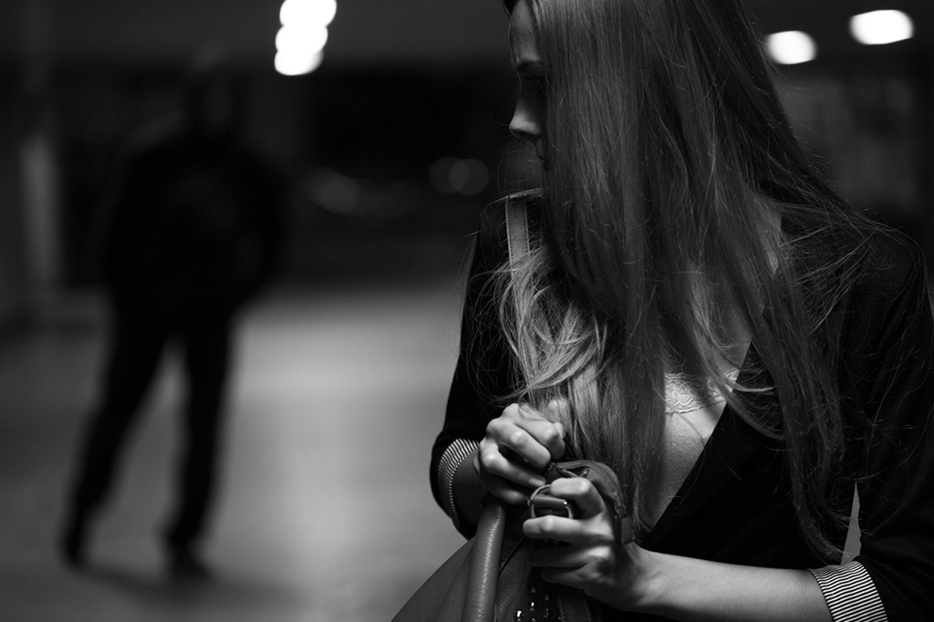 “Sou agredida o tempo todo na rua porque as pessoas acham que sou travesti. O que faço?”