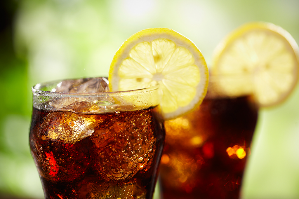 Brasileiros tomariam menos refrigerante se fosse mais caro