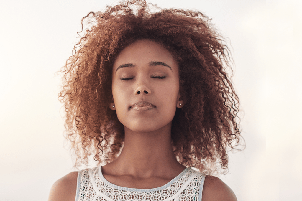 Fechar os olhos nos ajuda a entender os sentimentos do outros