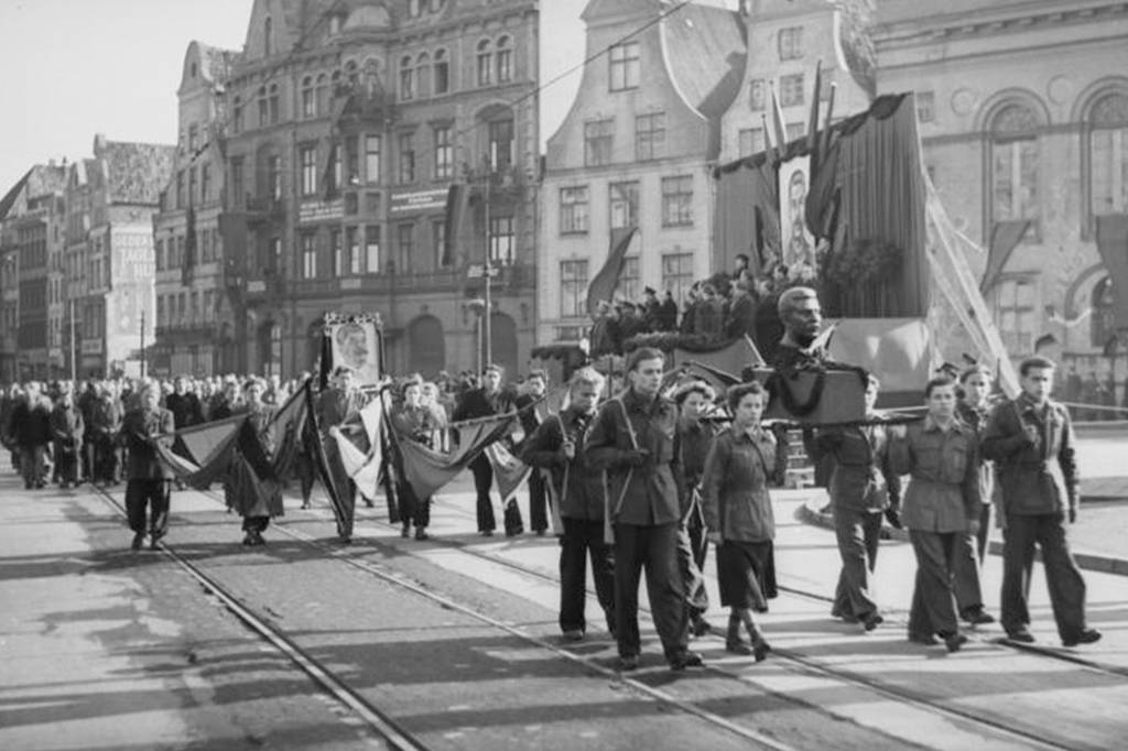 Stalin-funeral Enterro de herói: funeral de Stalin levou milhões de pessoas às ruas de Moscou.