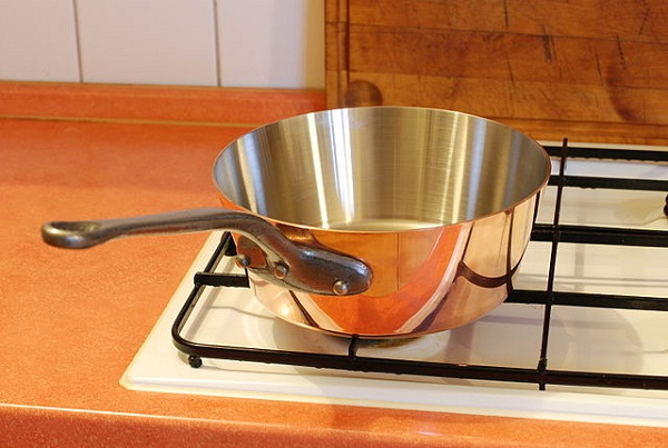 Como foi inventado o aço inox?