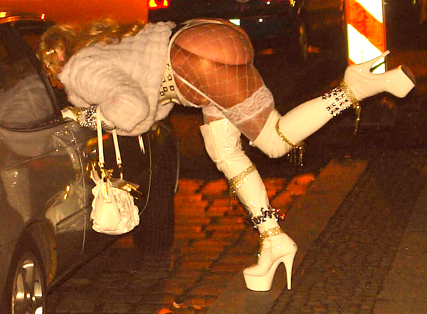 Debate: A prostituição deveria ser regulamentada?