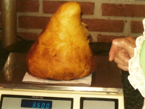 Coxinha gigante é sucesso de vendas no Paraná