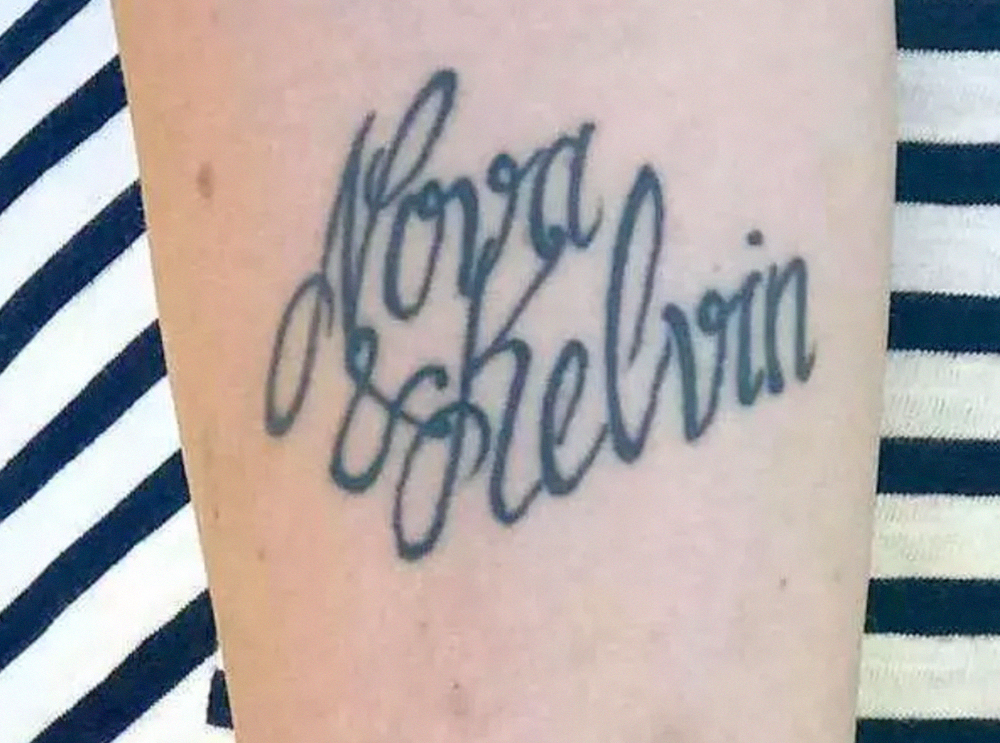 Mulher muda o nome o nome do filho após tatuador errar a grafia