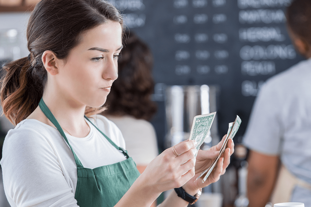 Trabalhar recebendo gorjeta aumenta o risco de depressão