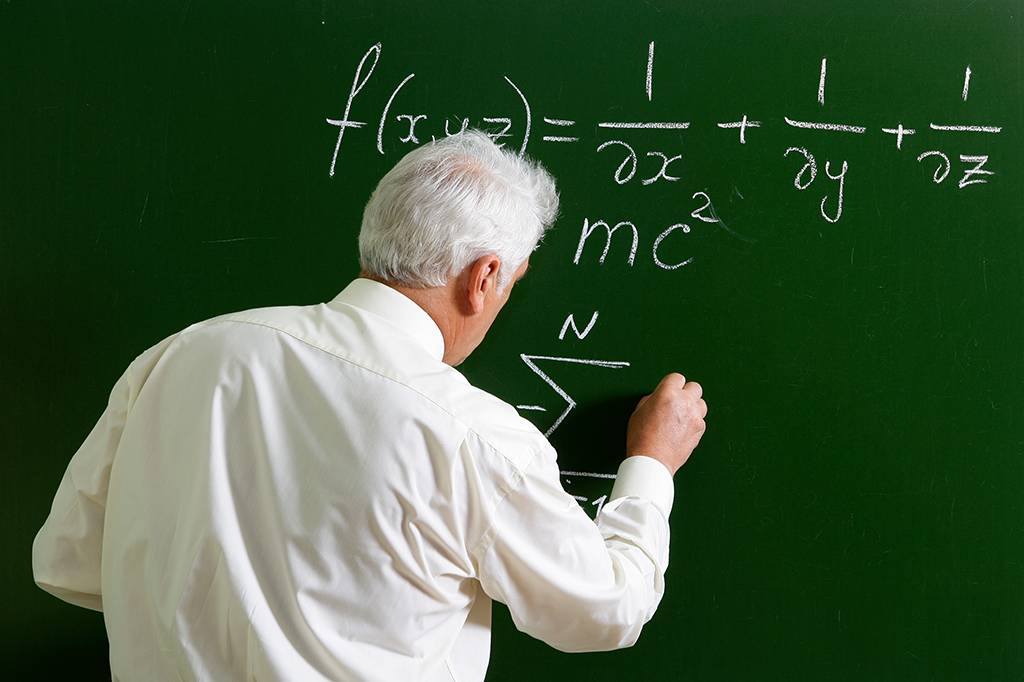 Quais são e o que significam os títulos de um professor?
