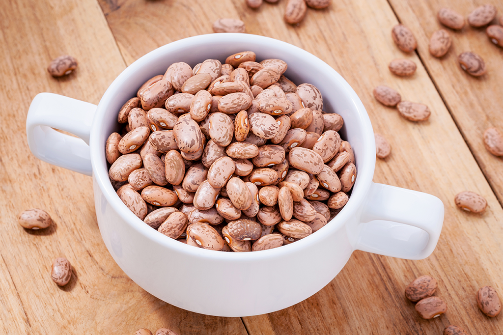 Se carioca come feijão preto, por que o feijão carioca é marrom?