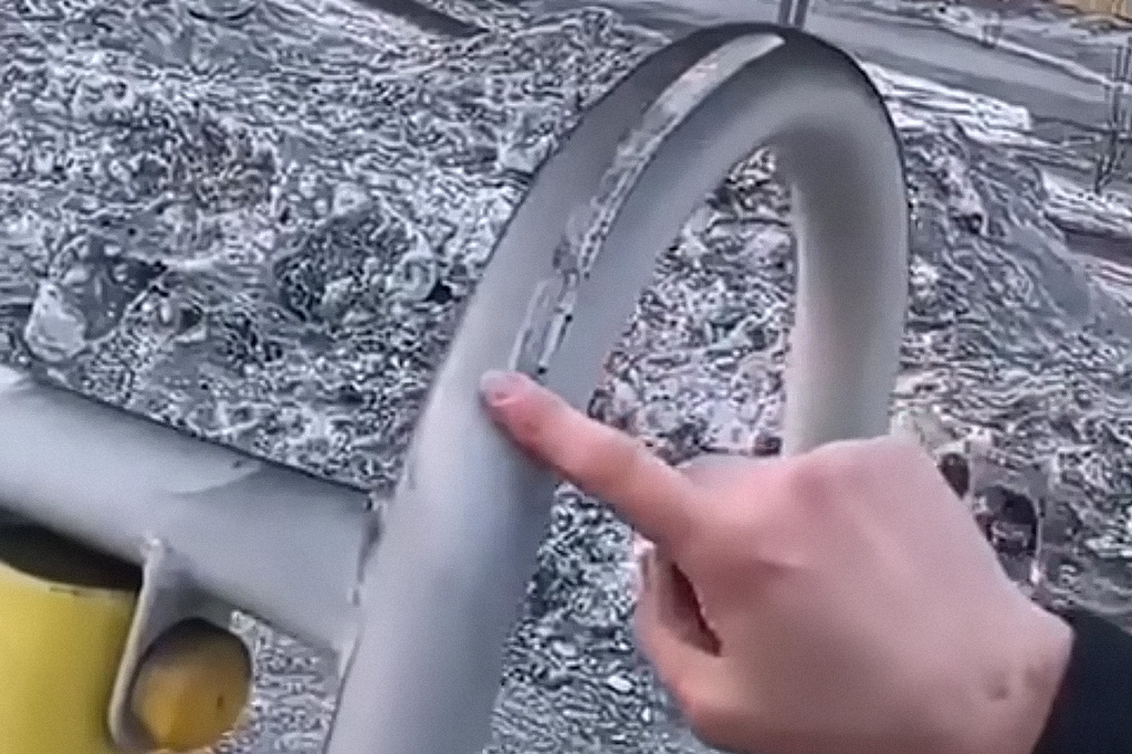 Cidades da Sibéria estão cobertas com neve preta