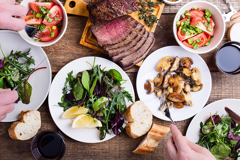 Por que comemos salgados antes dos doces nas refeições?