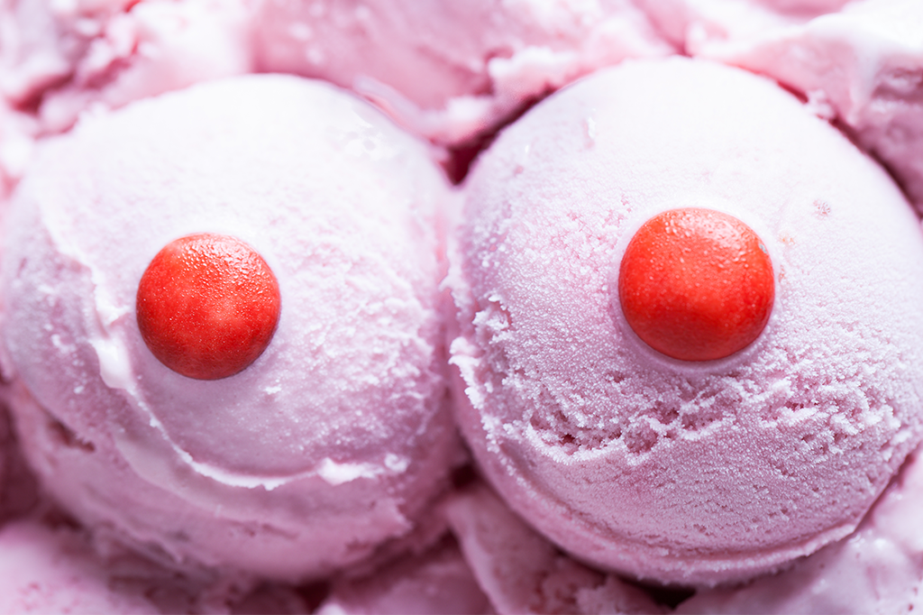 Por que algumas pessoas nascem com três mamilos?