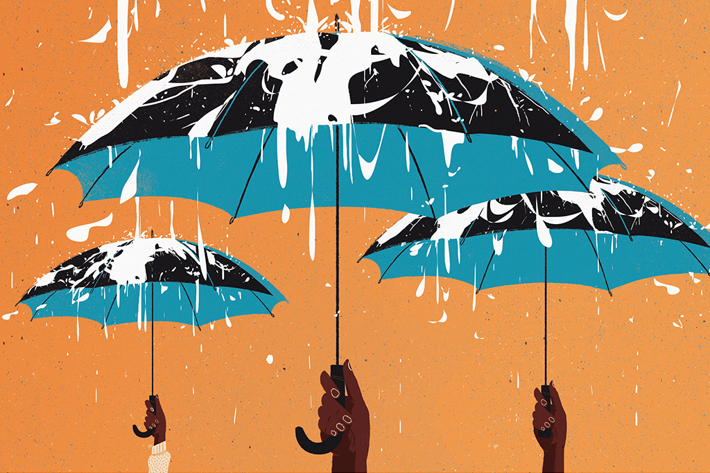 Pessoas pretas segurando guarda-chuvas impedindo que tinta branca caia sobre elas. O fundo da ilustração é laranja