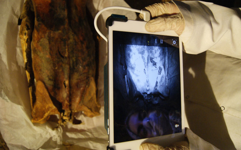 Infravermelho revela tatuagens em múmias egípcias de 3 mil anos