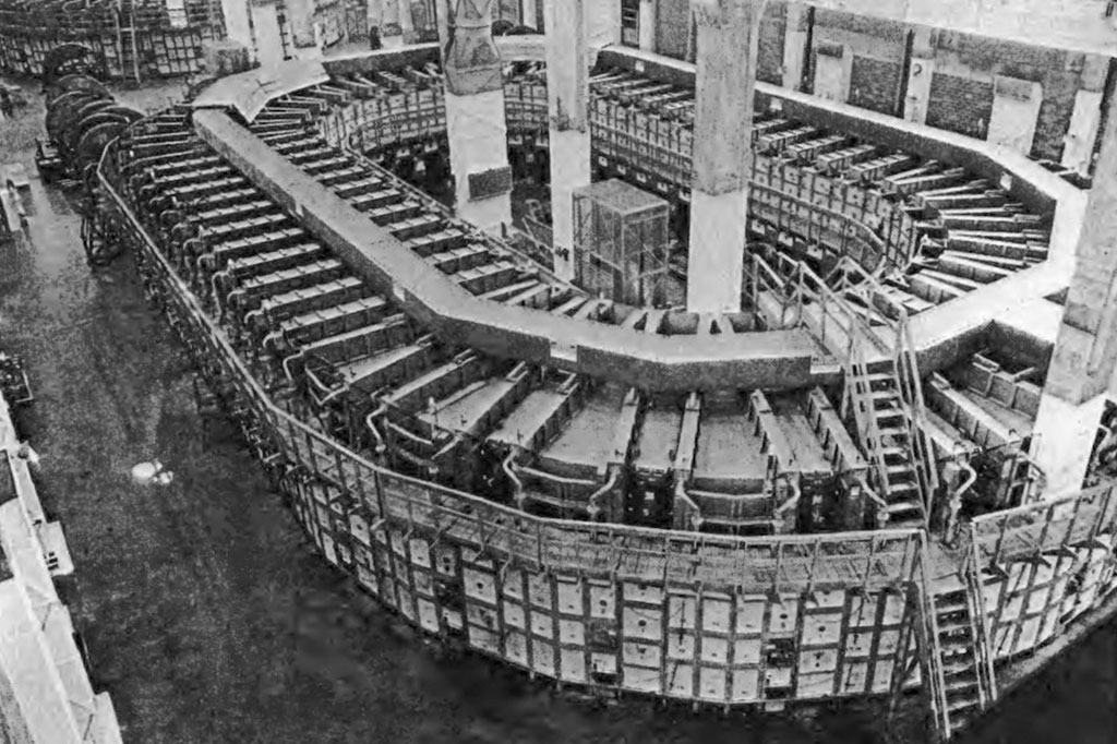 SI_Energia_Nuclear_Cap1_3 <strong>Eletroímã utilizado para enriquecer urânio dentro do Complexo de Segurança Nacional Y-12, em operação no Tennessee.</strong>