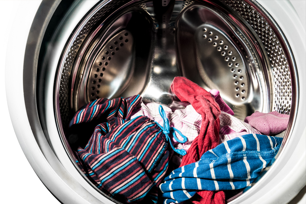 A forma como você lava a roupa pode diminuir a poluição no mar