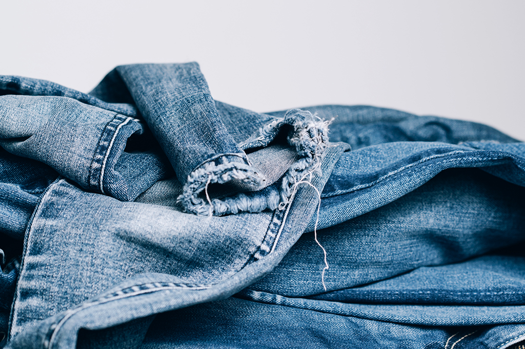 As calças jeans podem estar poluindo os oceanos