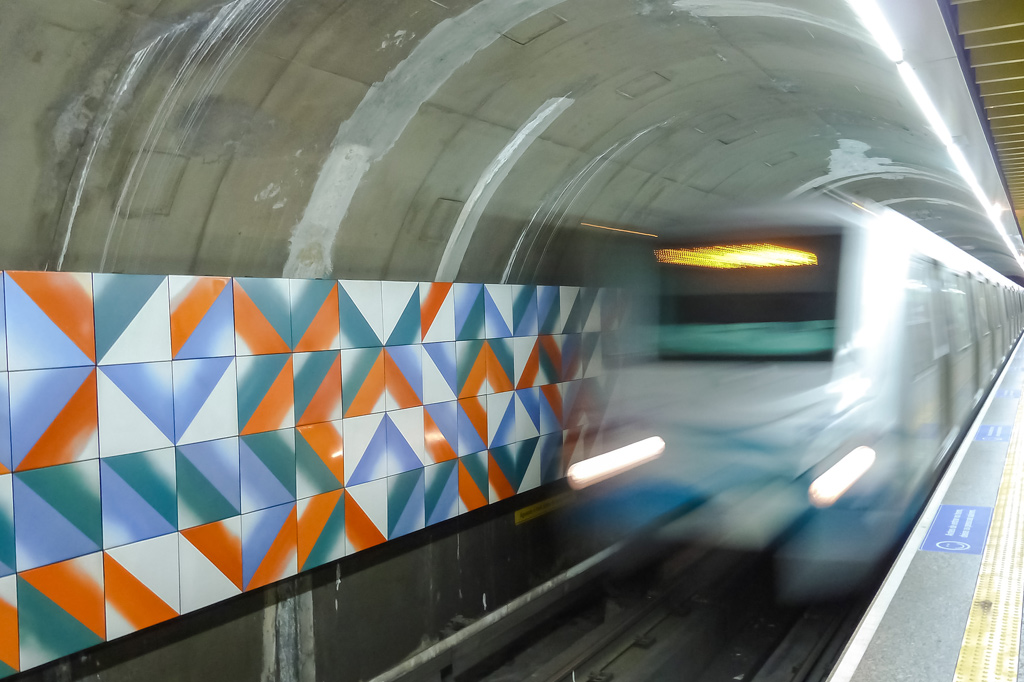 Por que venta tanto em estações de metrô subterrâneas?