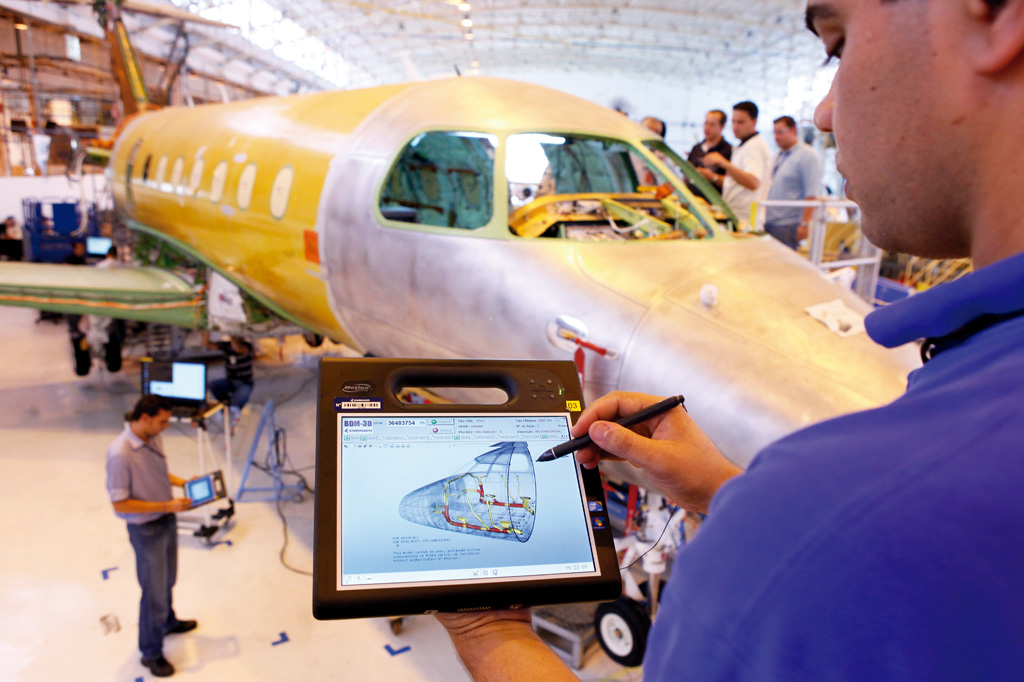 SI_Futuro_Aviacao_Cap8_2 <strong>A Embraer é reconhecida pelo avanço tecnológico, caso único no setor de aviação entre os países em desenvolvimento.</strong>