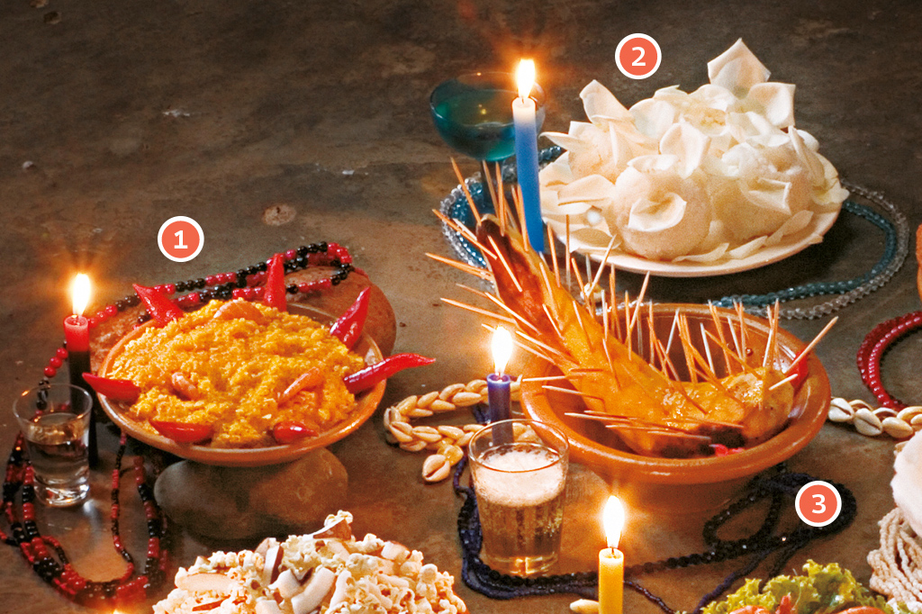SI_Religiao_Afro_comida_1A <strong>1 • EXU – Milho amarelo com azeite de dendê, 2 • IEMANJÁ – Pratos à base de milho branco ou peixe assado com arroz, 3 • OGUM – Cerveja e inhame assado com azeite de dendê e feijão-fradinho torrado no fogo.</strong>