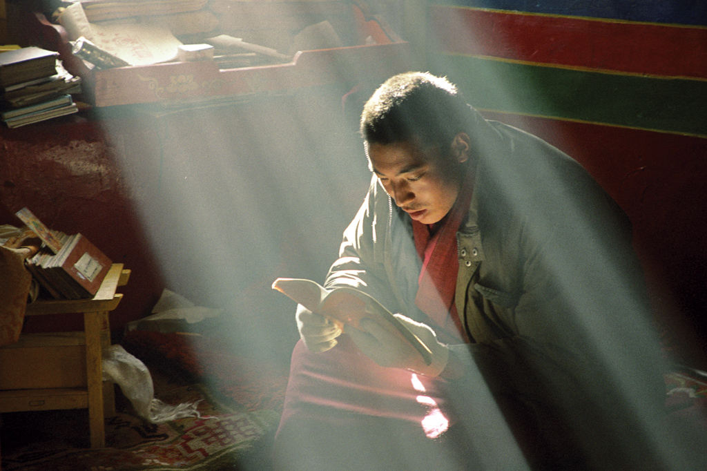 Monge.Templo do Budismo em 2002, Tibete, China.