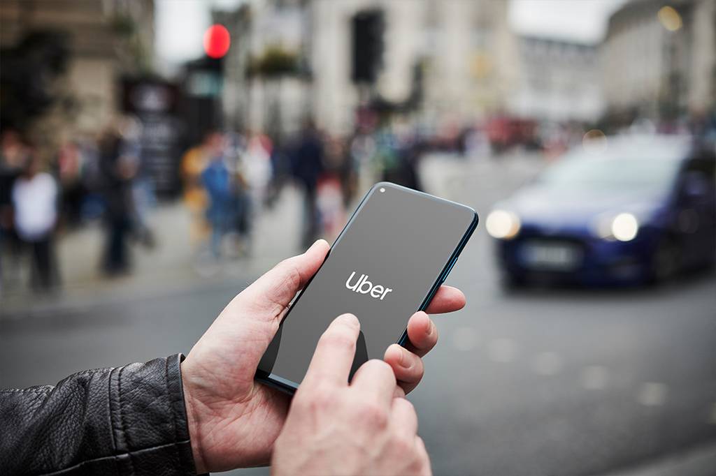 Uber terá de pagar salário mínimo e férias a motoristas no Reino Unido