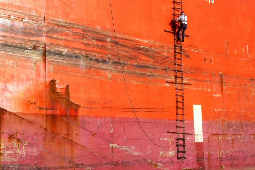 Quem é o prático, o “manobrista” de navios que evita acidentes como o de Suez