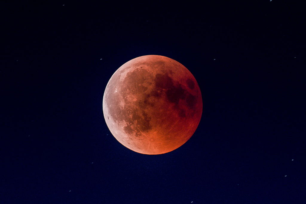 Como ver o eclipse lunar e a “Superlua” desta quarta-feira, dia 26