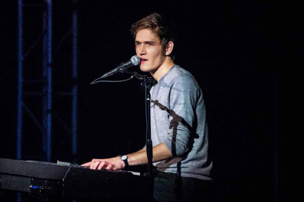 17-06_bo-burnham01_SITE Bo Burnham.